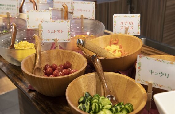 川口にある洋食屋ではランチ限定でサラダバーをご利用いただけます